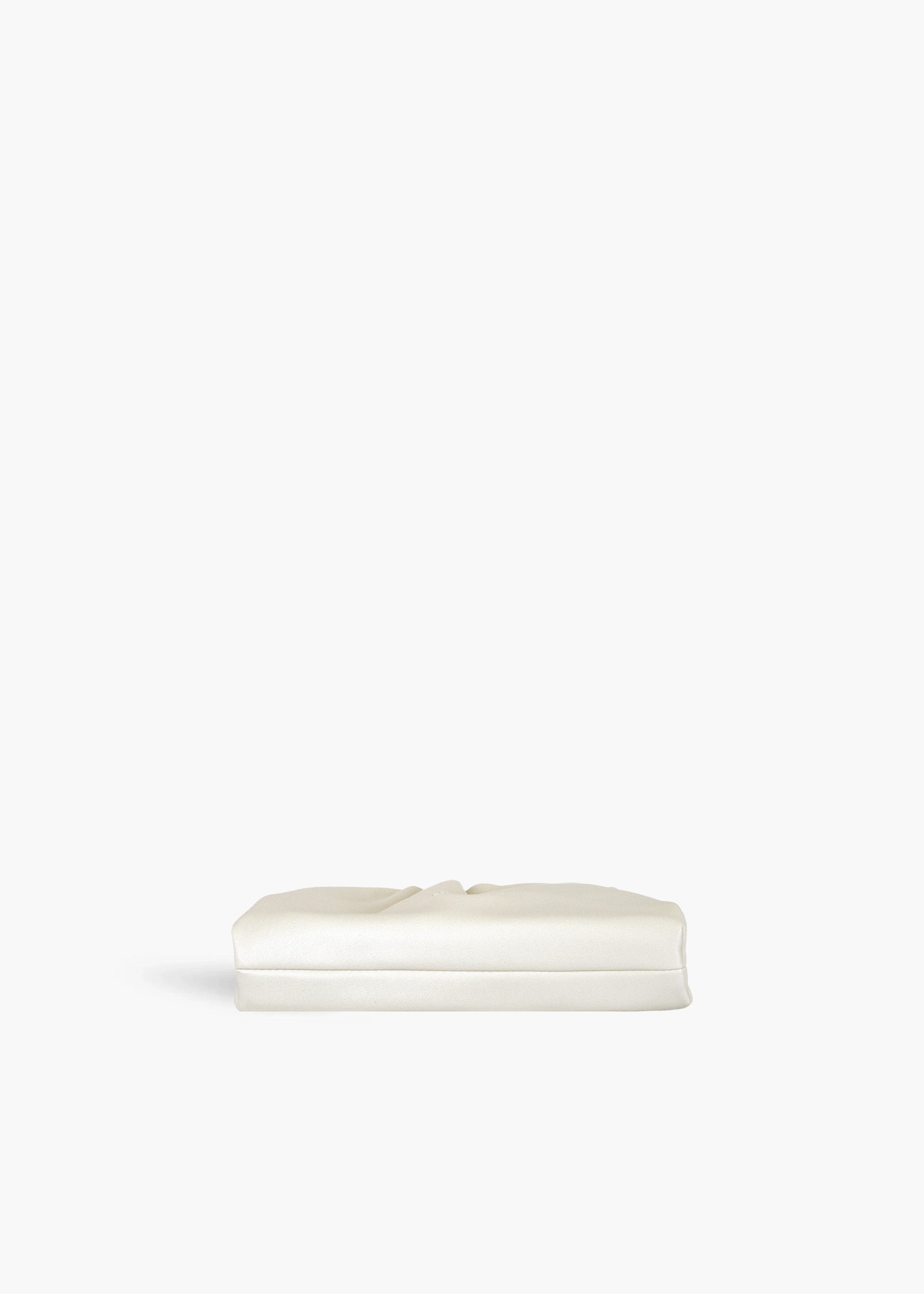 20-8 Soft Clutch Coconut Milk 