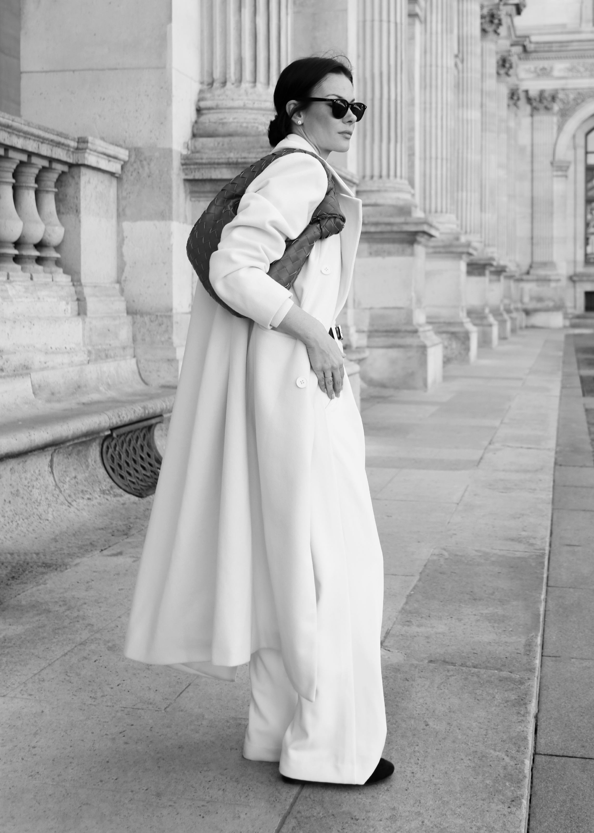 Aetherna Shoulder Bag Midi Black 